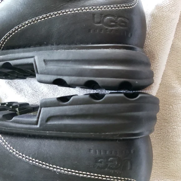 UGG Black Flats with Cozy Furry Lining - Picture 9 of 11